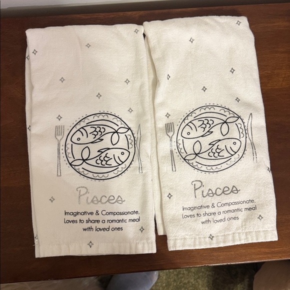 Isaac Mizrahi White Pisces Kitchen Towels - Picture 1 of 2